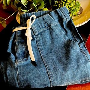 NWOT Comfy & soft Judy Blue -inspired denim jeans. Size LARGE, 10-12.
